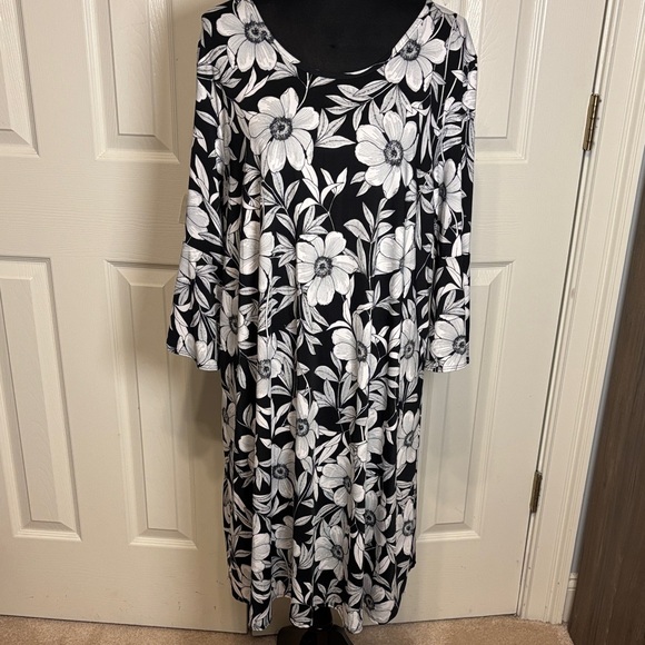 Star Vixen Dresses & Skirts - Star Vixen Plus Floral Dress